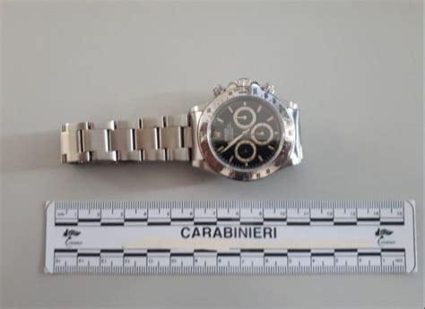 ruba il rolex da 35mila euro|Genova, Rolex da 35mila euro rubato a turista, la polizia arresta .